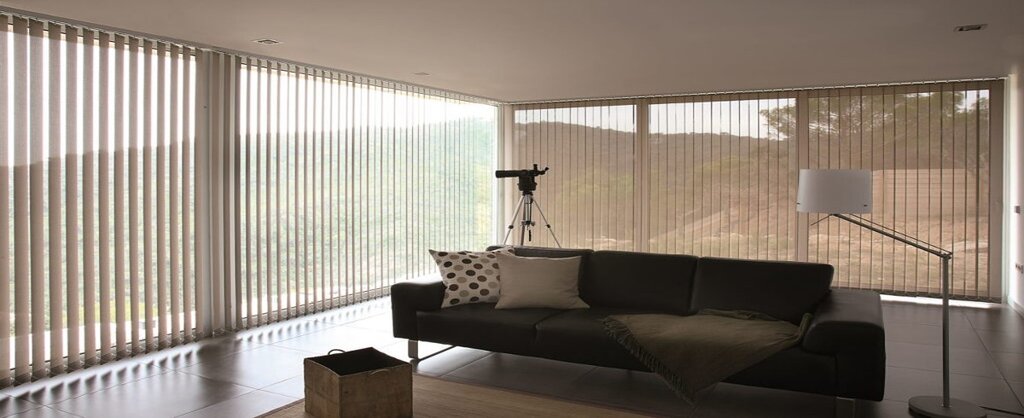 Cortina vertical screen de diseño en Sevilla Cortina vertical screen de diseño en Sevilla