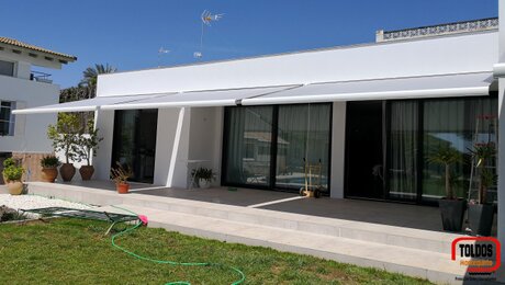 Instalación toldos cofre en Sevilla Instalación toldos cofre en Sevilla