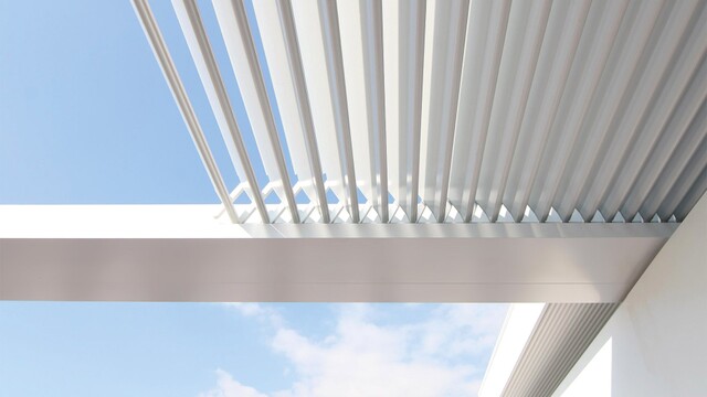 Pérgola bioclimática techo de aluminio retráctil Sevilla