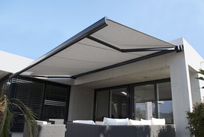 Toldo extensible cofre Sevilla