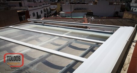 Toldo sobre techo Sevilla veranda