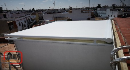 Toldo sobre techo acristalado Sevilla