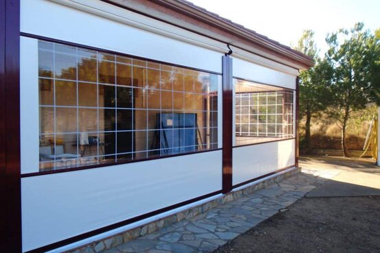 Toldos cortavientos con ventanas Sevilla Toldos cortavientos con ventanas Sevilla
