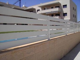 Valla para casas vallas de ocultación con lamas de aluminio Sevilla